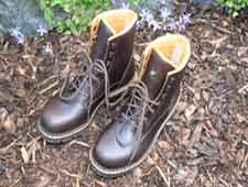 zwiegenähter Trekkingstiefel