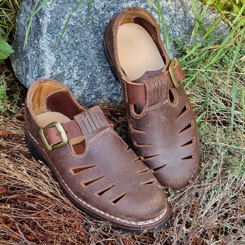 haferlsandale im sommer